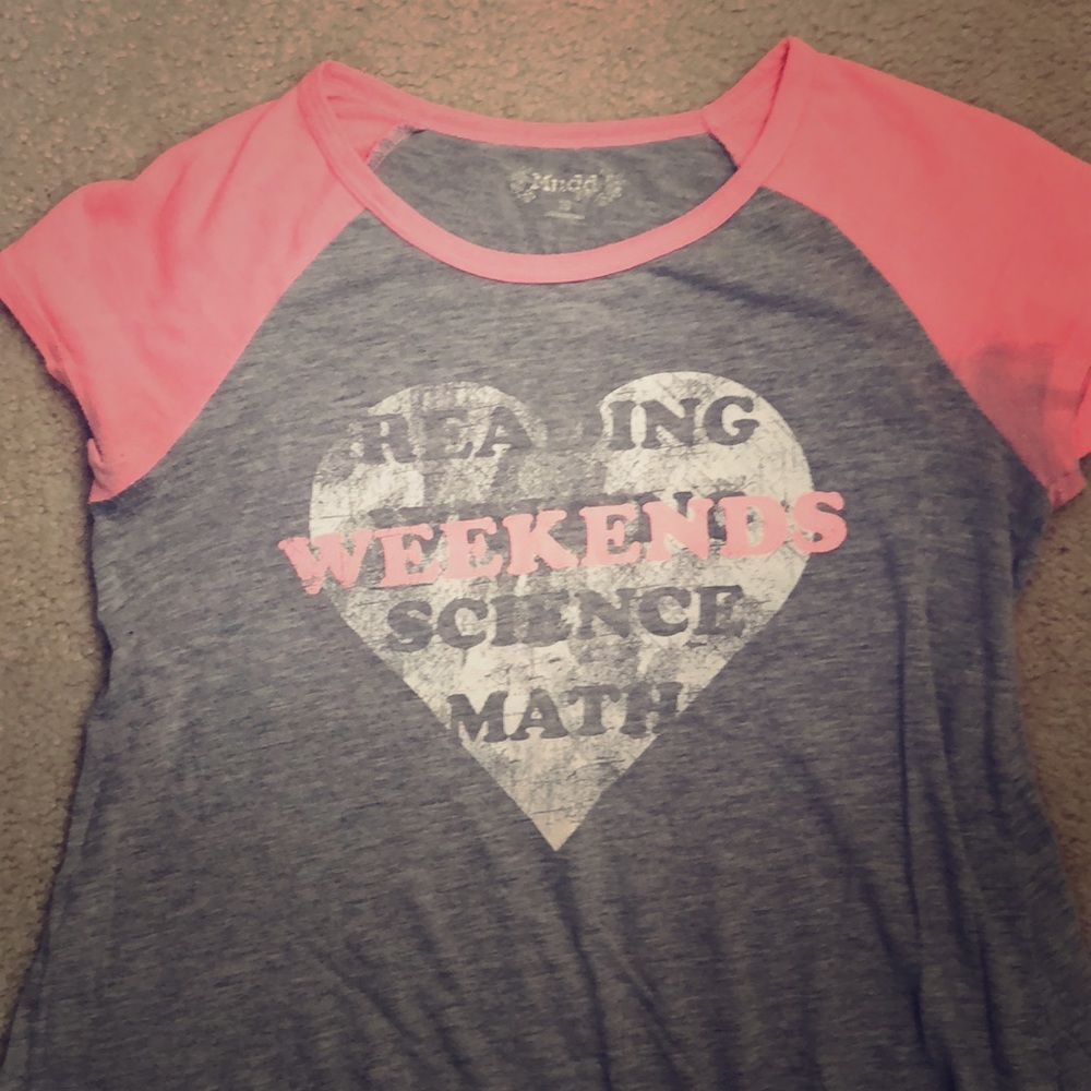 Grey shirt with pink sleeves